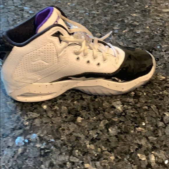 shoes - Picture 3 of 7